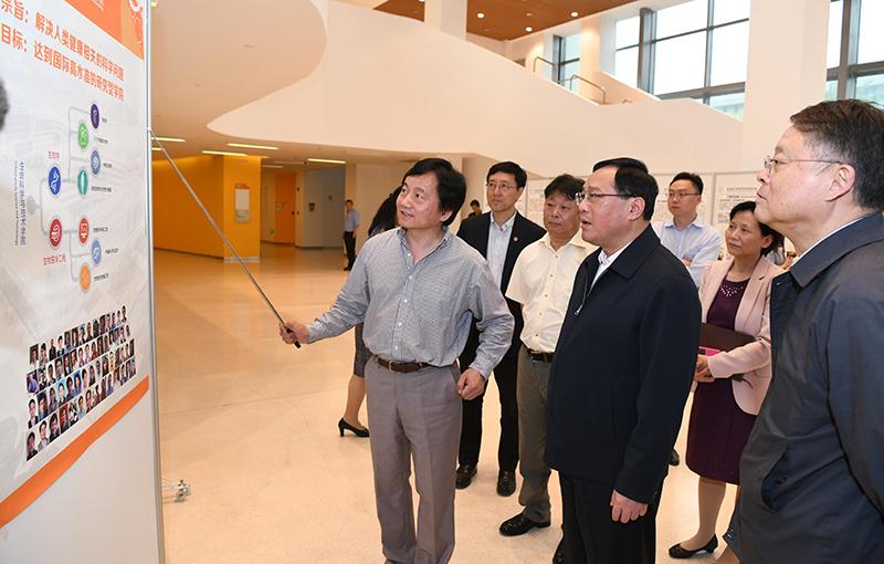 爱心、好奇心、卓越心!李强在华东师大、上科