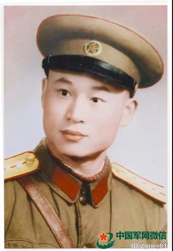 时任2营营长的石广志多次召开会议,研究作战方案.