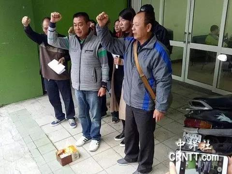 退党!烧党证!九合一选举前民进党内讧不断