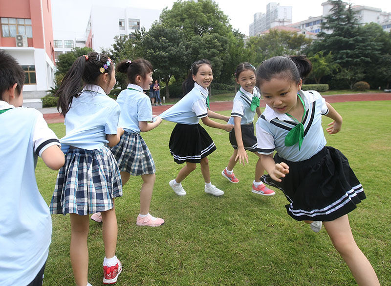 沪上小学一到三年级开始每周加1节体育课,加课