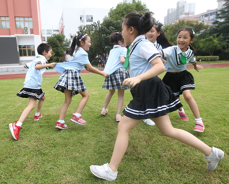沪上小学一到三年级开始每周加1节体育课,加课