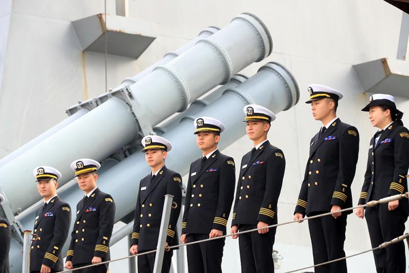 海军欧巴谁更帅韩国海军舰艇编队访问上海