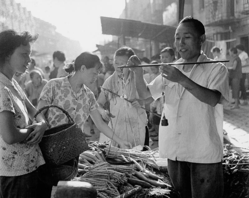 城市光影七十年薛宝其穿越街巷里弄的上海记忆