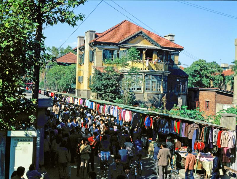 1980年代外白渡桥和长江轮渡.