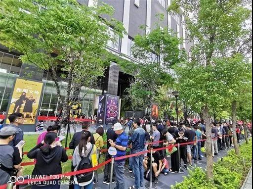 老百姓排队买华为,蔡英文怎么办?