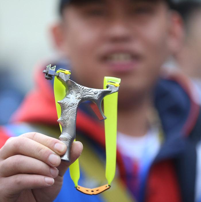 打弹弓也能拿世界冠军没错还有人想把这个项目推向奥运会为中国争光